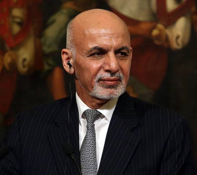 Președintele Afghanistanului a anunțat reluarea oficială a ostilităților împotriva talibanilor