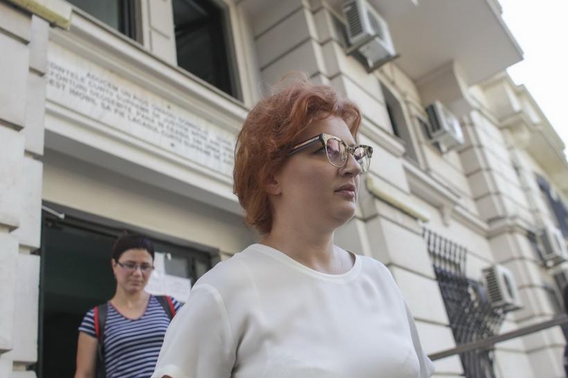 Tranzacţii imobiliare de milioane de euro, autentificate de familia Creţeanu la notariatul Ioanei Băsescu
