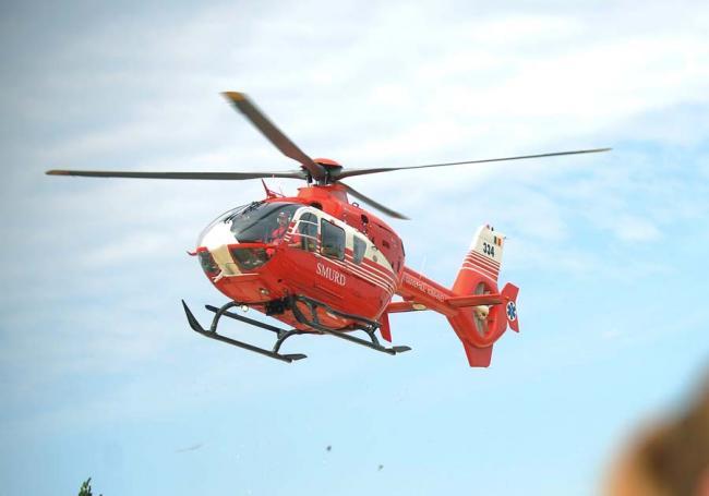 Un bărbat a fost adus cu elicopterul SMURD la spitalul Floreasca după ce a fost împușcat în picior