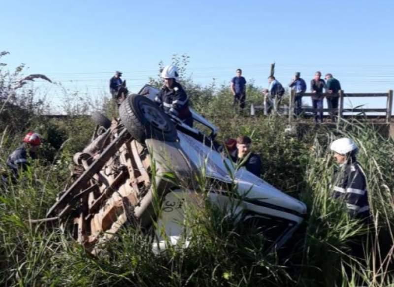 Tragedie în Baia-Mare! Un bărbat a murit după ce microbuzul pe care îl conducea a fost lovit de tren