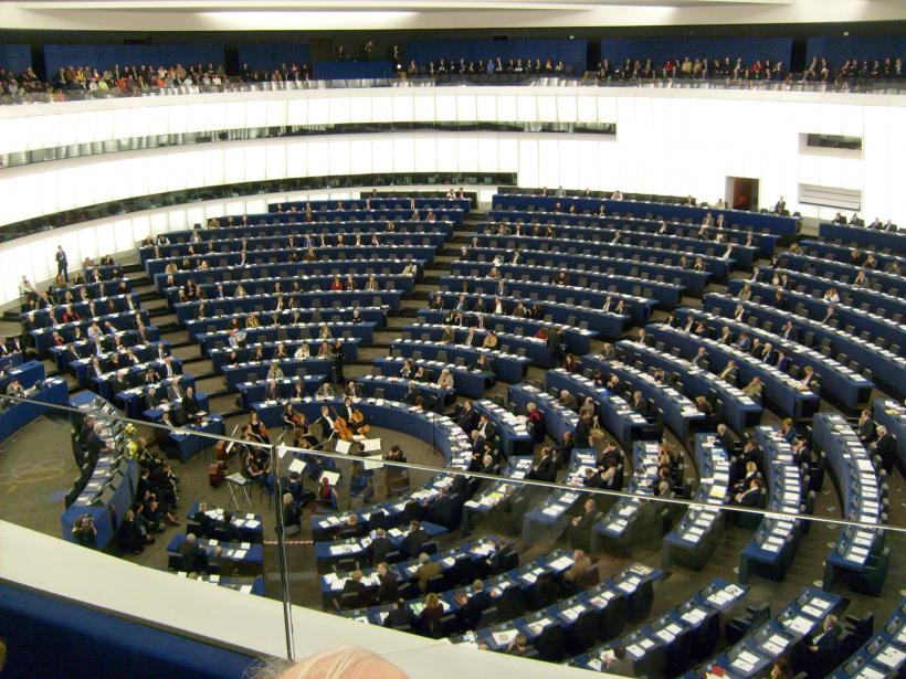 Parlamentul European cere interzicerea căsătoriilor între minori în întreaga Uniune Europeană