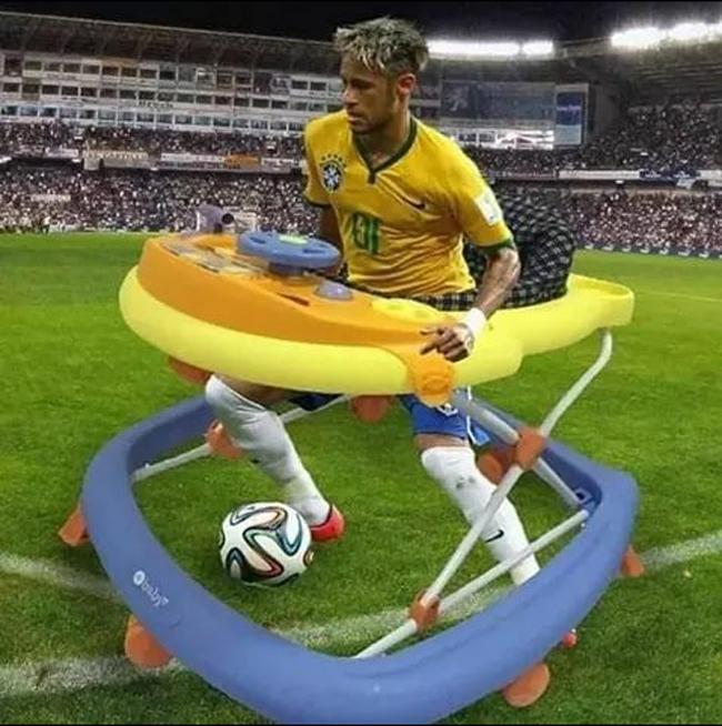 VIDEO - Spectacolul rostogolirilor oferit de Neymar, a ajuns subiect de bancuri