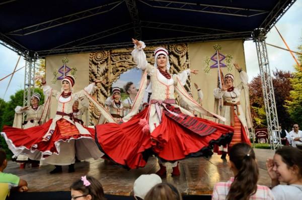 Festivalul Internaţional de Folclor ''Garofiţa Pietrei Craiului''