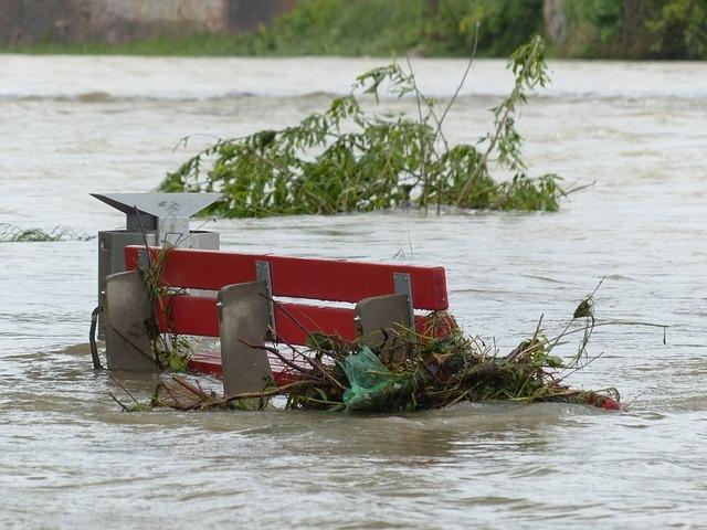 Avertizare: Pericol de inundatii pe râuri din şase judeţe