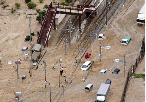 Peste 100 de persoane decedate în urma inundaţiilor din Japonia