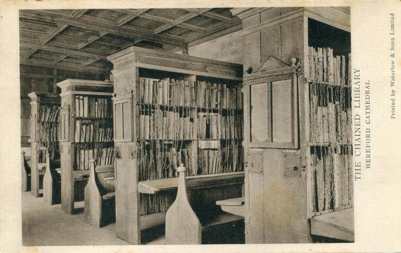 Biblioteca unde cărțile sunt prinse cu lanțuri și lacăte de rafturi