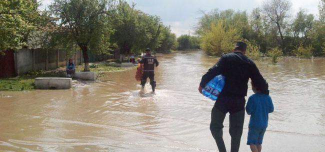 Guvernul urmează să aprobe noi ajutoare umanitare de urgenţă pentru populaţia afectată de inundaţii