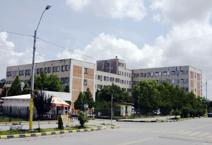 Caz revoltător în Gorj. Un bărbat, lăsat să moară în fața spitalului din Rovinari