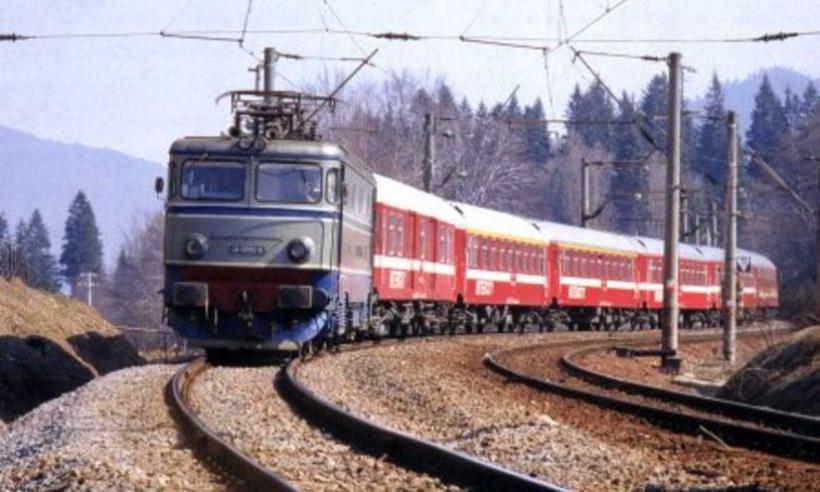 Traficul feroviar a fost reluat cu locomotive Diesel în urma blocajului dintre Băile Tuşnad şi Tuşnad Sat 