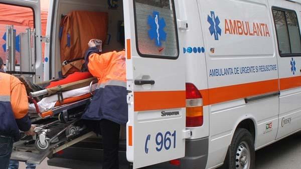Accident teribil pe DN 17 ! Patru persoane au fost transportate de urgenţă  la spital