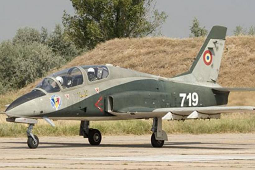 ALERTĂ - UPDATE - Un avion militar s-a prăbușit în județul Bacău. Piloții au fost recuperați