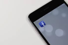 Facebook vrea să monitorizez programele la care te uiţi prin intermediul microfonului de la telefon