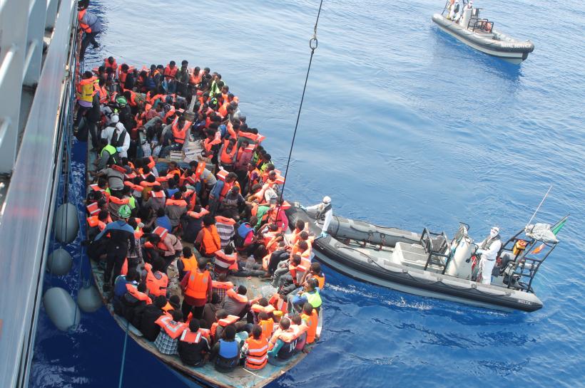Italia primeşte 450 de migranţi în Sicilia