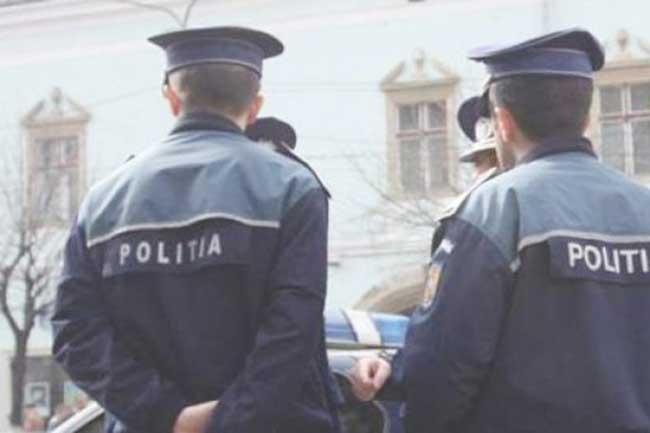 Un bărbat a fost prins în timp ce vindea o armă letală în parcarea unui resturant din Râmnicu Vâlcea