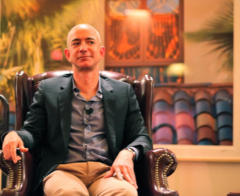 Jeff Bezos, cel mai bogat om din istoria modernă