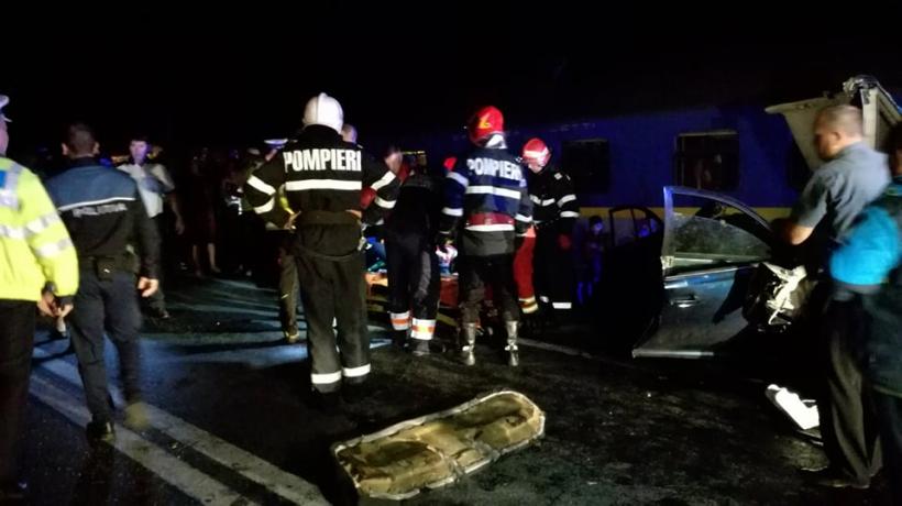 Accident grav în Bistriţa-Năsăud: Maşină lovită de tren pe DN 17D. Traficul rutier şi cel feroviar, blocate