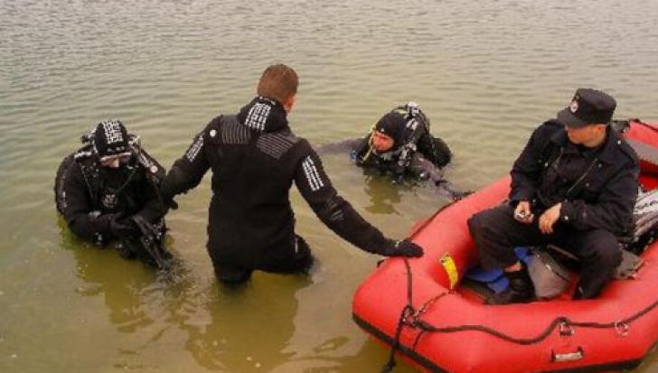 După patru zile de căutări, scafandrii au găsit corpul unui bărbat înecat în râul Olt
