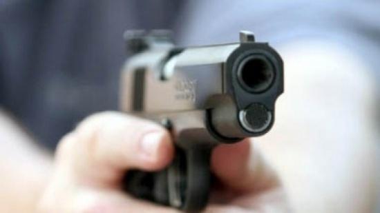 Caz şocant în Dâmboviţa! Un bărbat a fost împuşcat cu un pistol cu aer comprimat