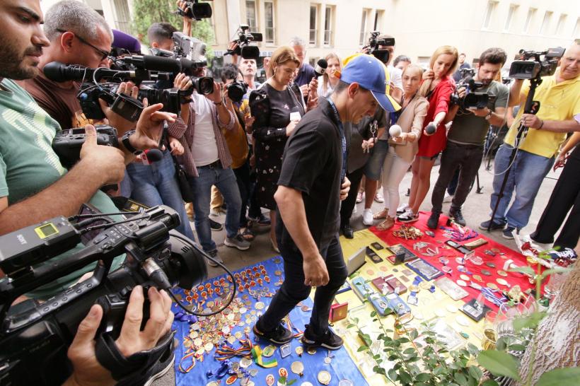 Drăgulescu - protest cu trofee, la Ministerul Sporului