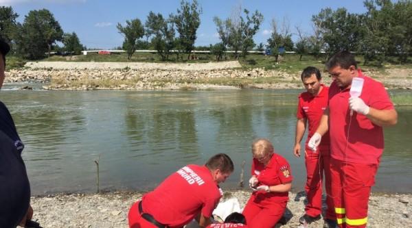 Tragedie la scăldat - un bărbat s-a înecat în râul Suceava