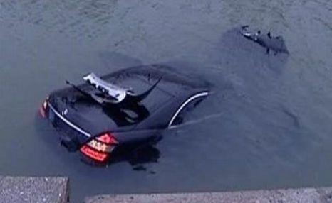 Accident teribil în Timiş! Un şofer care a adormit la volan a plonjat cu maşina în albia unui râu