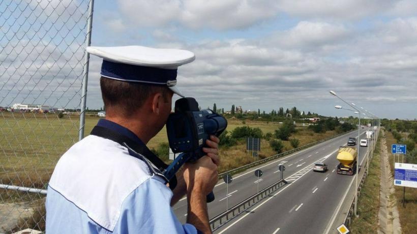 IGPR: Poliţiştii au depistat 71 de şoferi care circulau pe autostrăzi cu viteze de peste 180 km/h