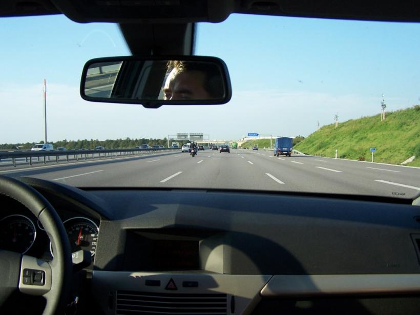 Incredibil! Un şofer de 22 ani a fost surprins cu 216 km/oră pe Centura Bucureşti