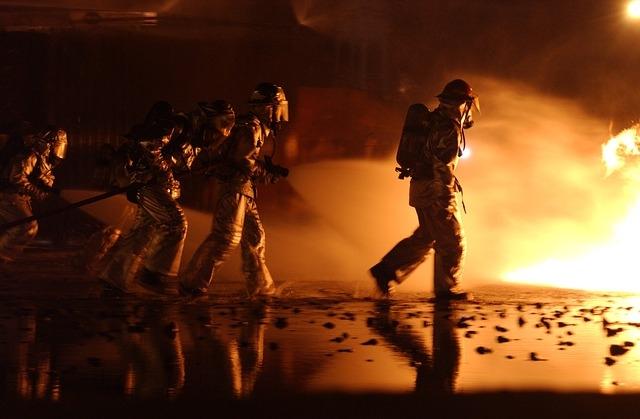 Pompieri francezi, trimisi sa stinga incendiile de padure din Suedia 