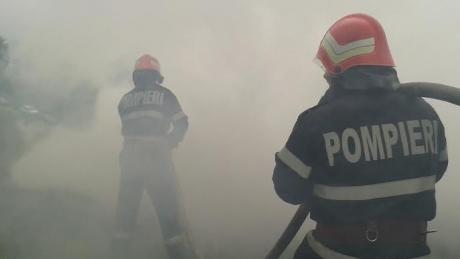 Incendiu de deşeuri industriale în zona rafinăriei Astra din Ploiești