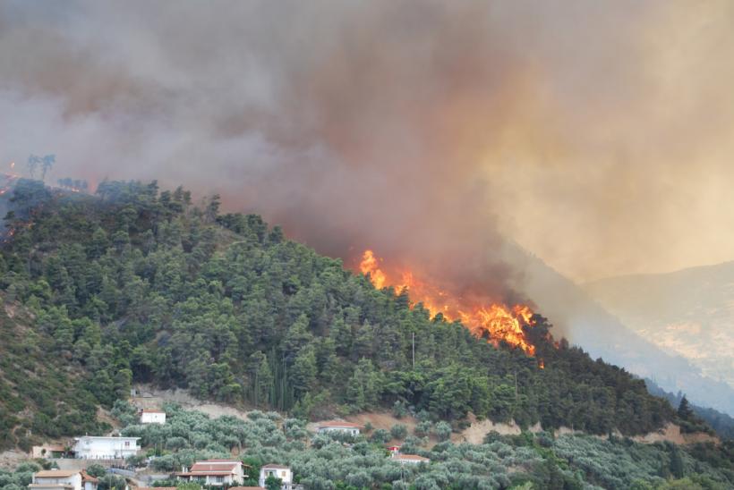 Atenţionare de călătorie pentru Grecia din cauza incendiilor de vegetaţie