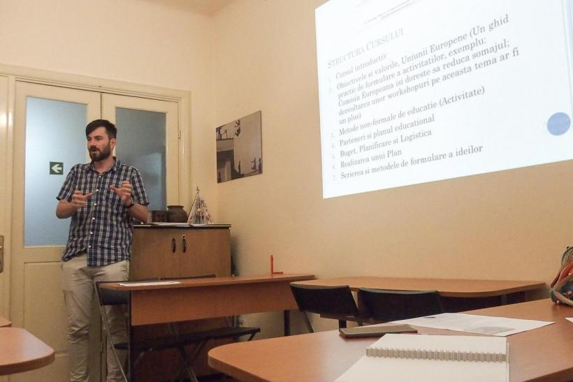 Fundația Dan Voiculescu pentru Dezvoltarea României începe un program de cursuri gratuite pentru fonduri europene 18625871