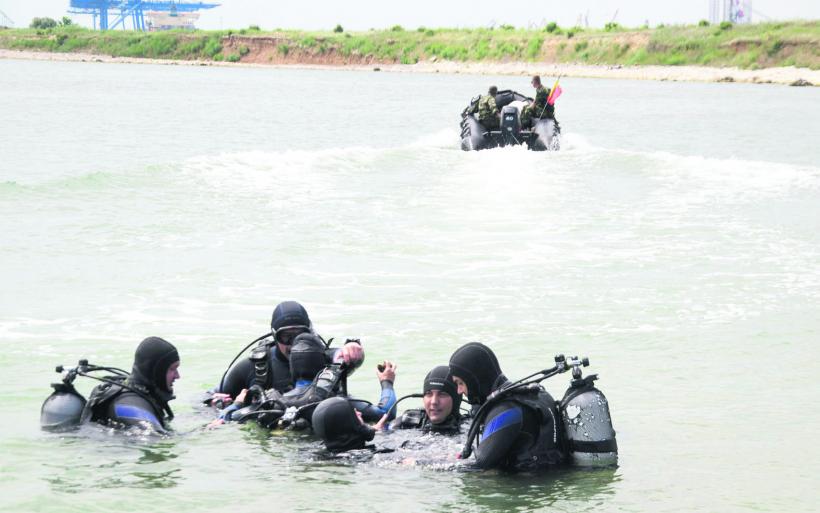 Scafandrii militari continuă căutarea directorului APIA dispărut în Lacul Beliș