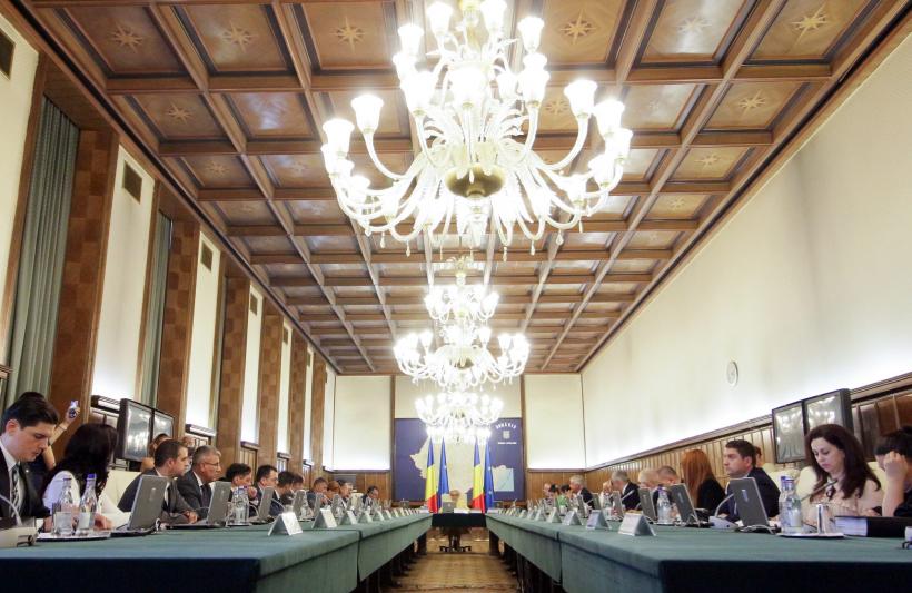 Directorul SPP, mai tare în salarii decât șefii SRI și SIE. Câți bani câștigă șefii serviciilor secrete 18626332