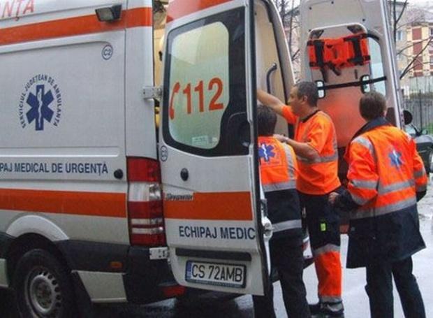 Jandarm transportat la spital în urma unei altercaţii cu o persoană fără adăpost violentă şi infectată cu HIV 