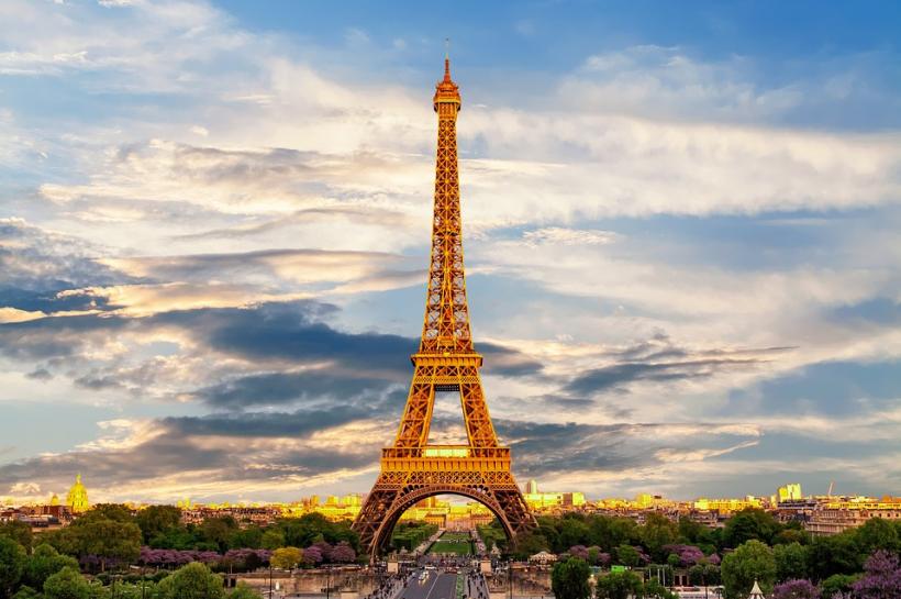 Turnul Eiffel, închis pentru turişti din cauza unei greve a personalului