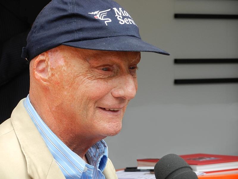 Auto-F1: Fostul campion Niki Lauda se simte mai bine după ce a suferit un transplant pulmonar