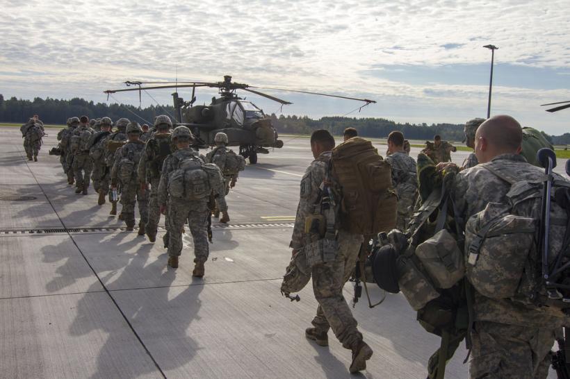 Trei militari NATO, uciși de un atacator sinucigaș în Afghanistan