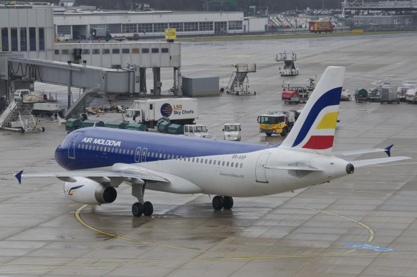 Fisuri apărute la parbriz la un avion al companiei Air Moldova
