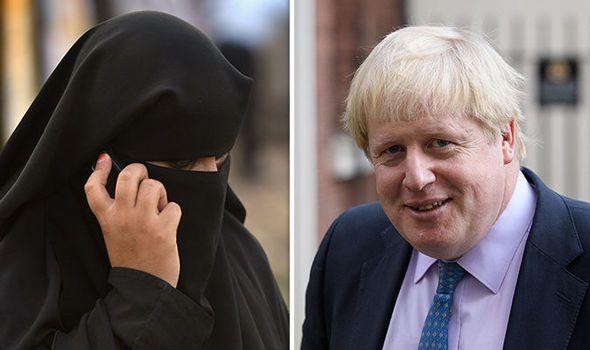 Boris Johnson a spus despre femeile musulmane care poartă burqa: ”arată ca niște cutii poștale” sau ”spărgători de bănci”
