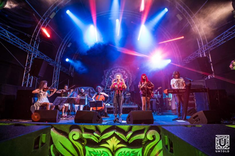 Denis de la The Motans și-a sărbătorit ziua de naștere pe scena festivalului „Untold” de la Cluj 18627288