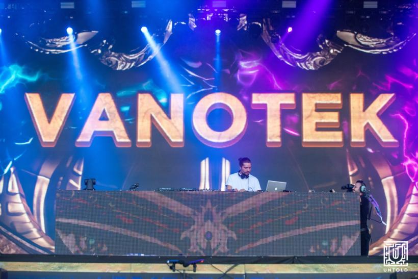 Denis de la The Motans și-a sărbătorit ziua de naștere pe scena festivalului „Untold” de la Cluj 18627297