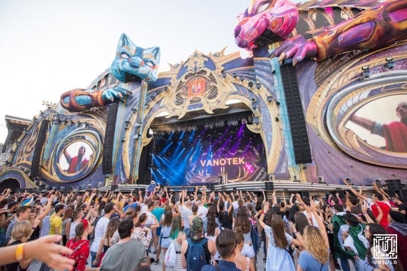 Denis de la The Motans și-a sărbătorit ziua de naștere pe scena festivalului „Untold” de la Cluj 18627300