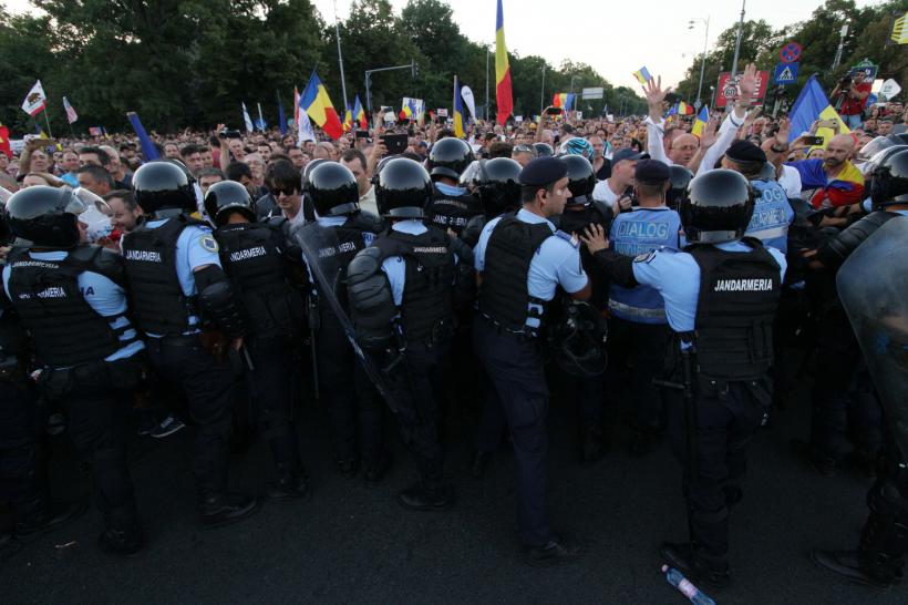 Amnesty International: Autorităţile române trebuie să investigheze acuzaţiile privind utilizarea excesivă a forţei împotriva protestatarilor