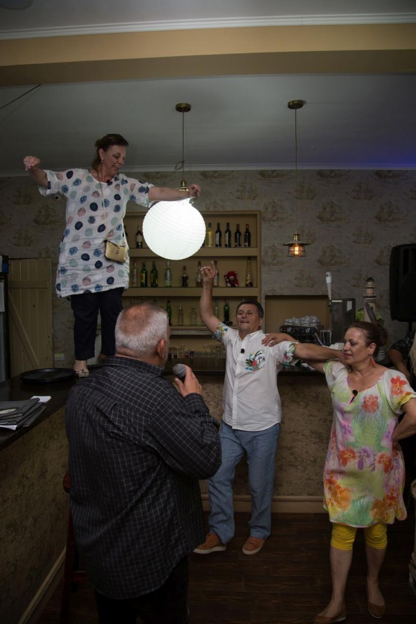 Liviu Vârciu și Andrei Ștefănescu dau o petrecere dominicană  la ”Poftiți la Nea Mărin”