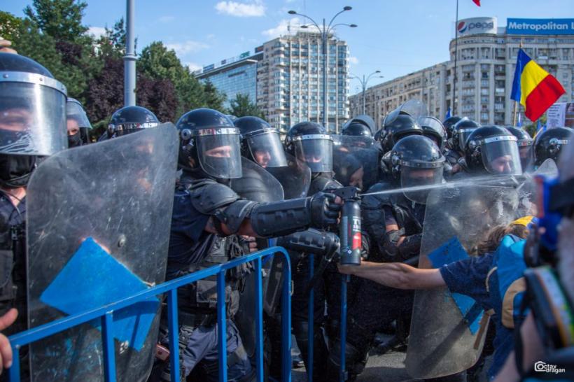 Jandarmeria Română: Gazele lacrimogene sunt achiziţionate de la producători autorizaţi şi certificaţi conform legii