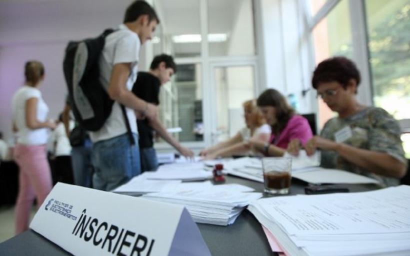 Ministerul Educaţiei: Peste 45.000 de candidaţi s-au înscris la sesiunea august - septembrie a Bacalaureatului