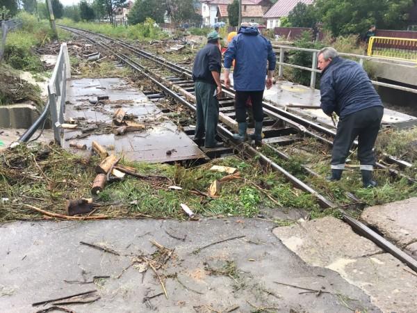 VIDEO - Moldova Nouă, afectată de viituri după o ploaie torențială