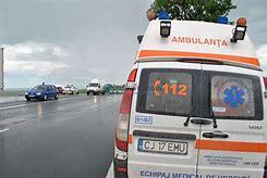 Un drum judeţean din Bistrița este blocat de un stâlp de electricitate doborât în urma unui accident rutier