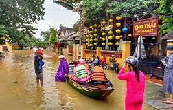 Vietnam: Cinci persoane decedate şi una dispărută în inundaţiile şi alunecările de teren provocate de taifunul Bebinca