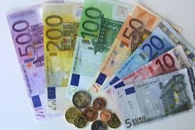 Moneda naţională s-a apreciat luni în raport cu principalele valute